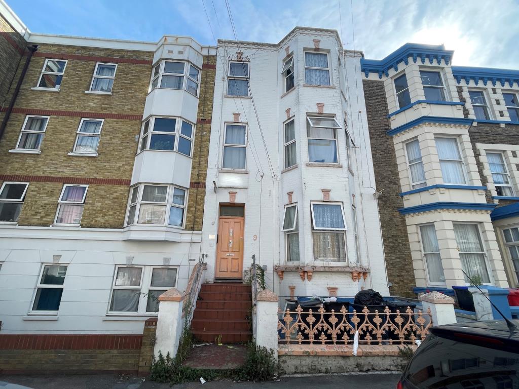 Lot: 71 - FREEHOLD BLOCK OF FLATS FOR INVESTMENT - Freehold block of flats